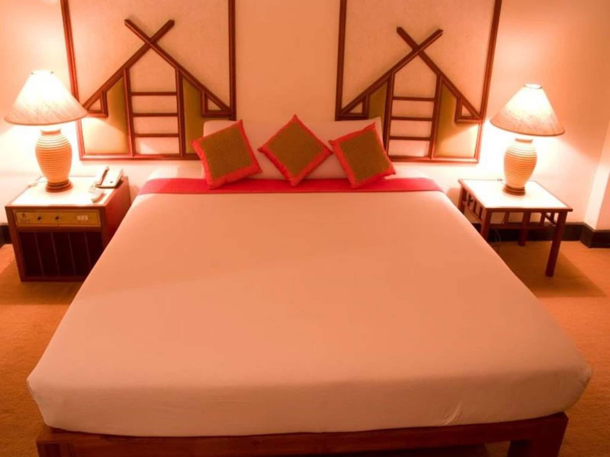 Seeharaj Hotel Uttaradit Bagian luar foto