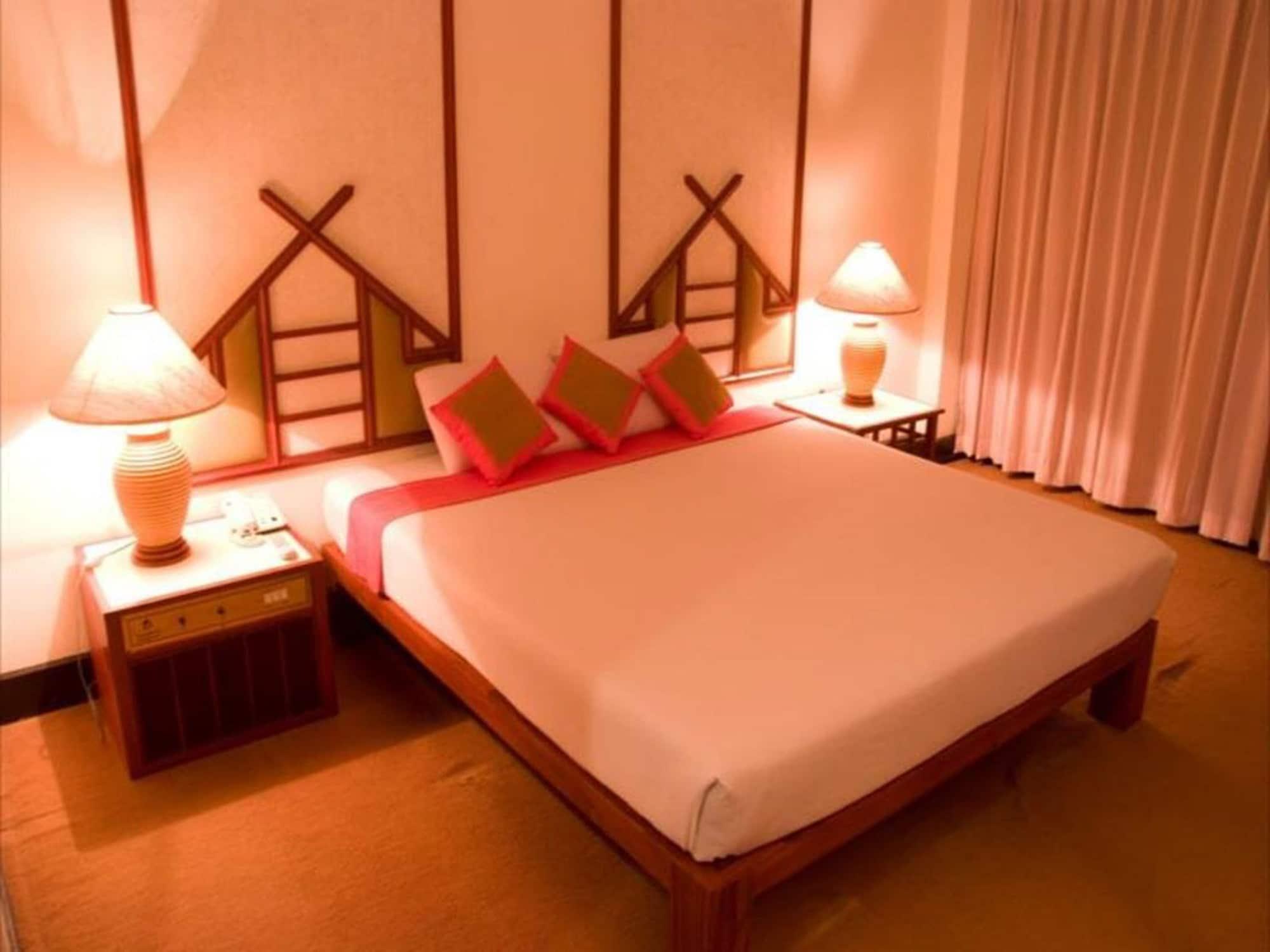 Seeharaj Hotel Uttaradit Bagian luar foto