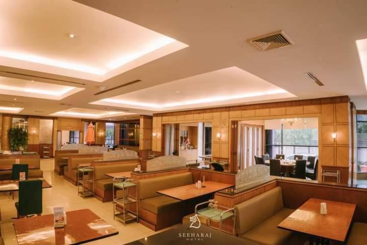 Seeharaj Hotel Uttaradit Bagian luar foto
