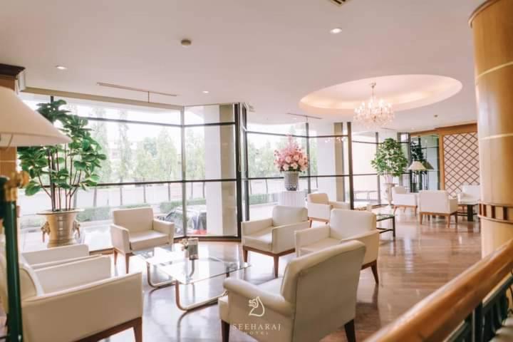 Seeharaj Hotel Uttaradit Bagian luar foto
