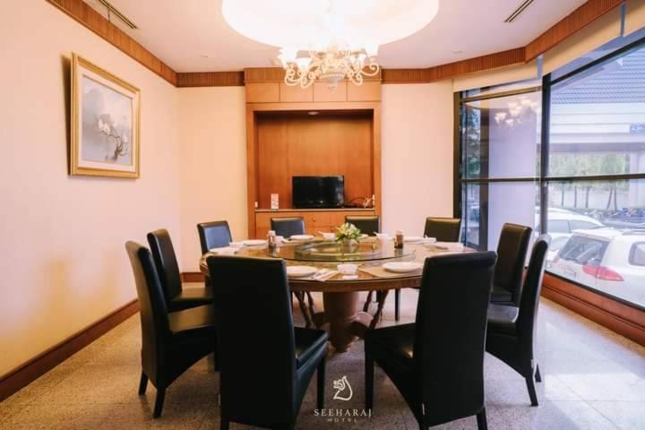 Seeharaj Hotel Uttaradit Bagian luar foto