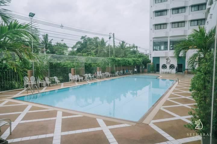 Seeharaj Hotel Uttaradit Bagian luar foto