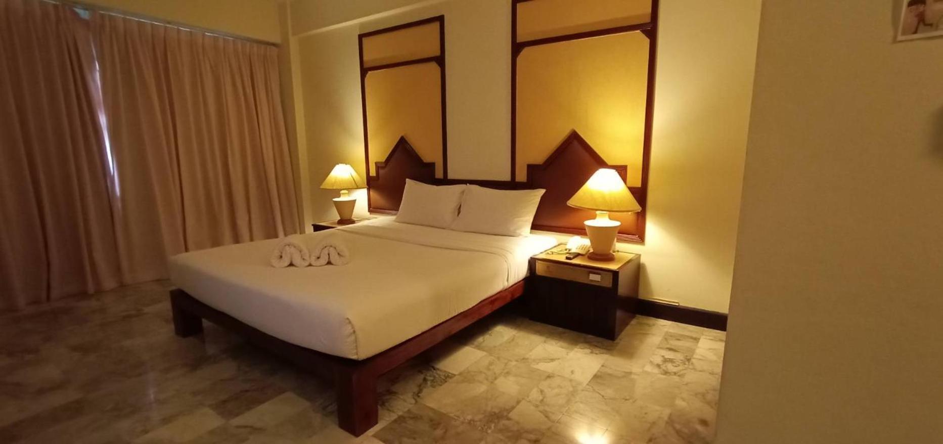 Seeharaj Hotel Uttaradit Bagian luar foto