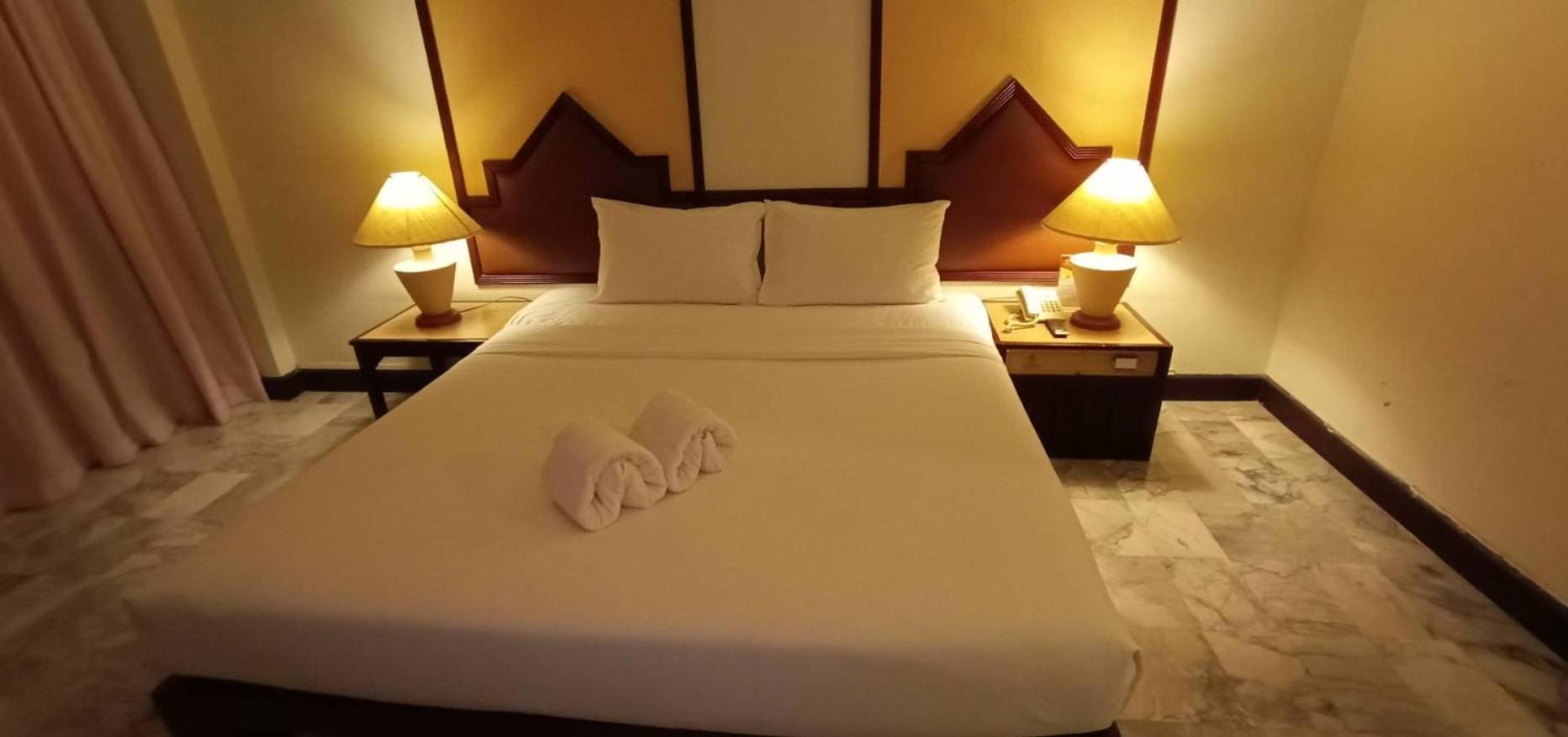 Seeharaj Hotel Uttaradit Bagian luar foto