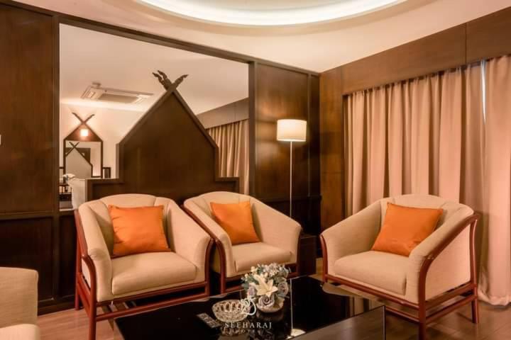 Seeharaj Hotel Uttaradit Bagian luar foto