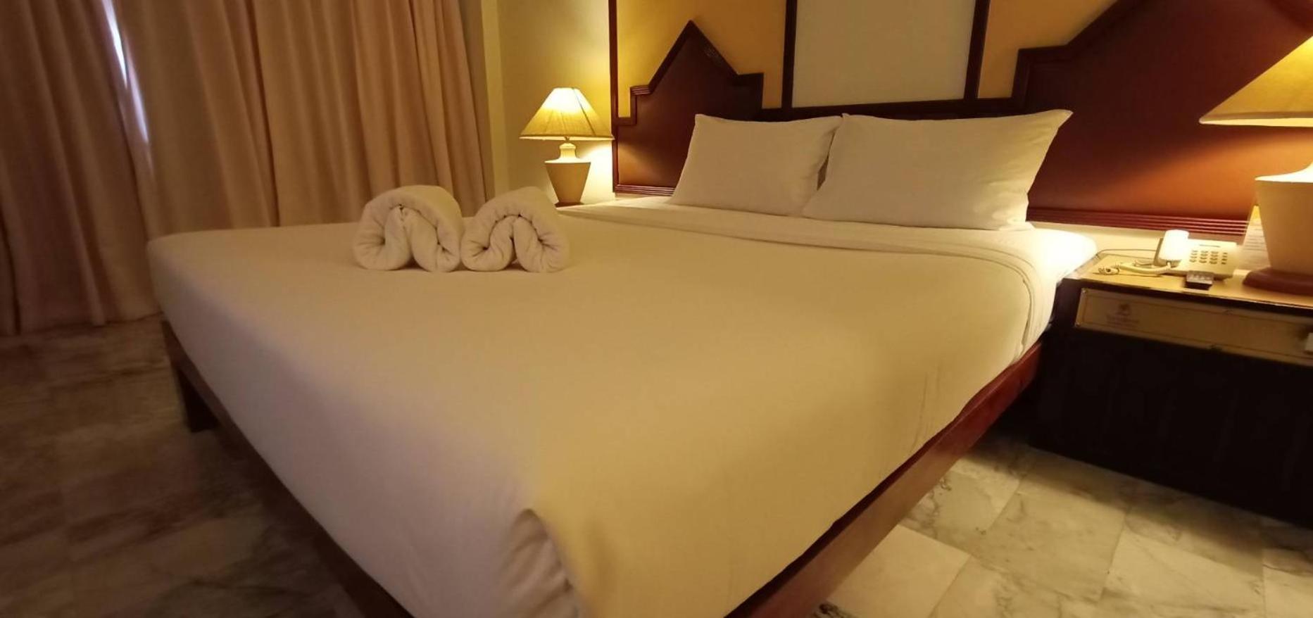 Seeharaj Hotel Uttaradit Bagian luar foto