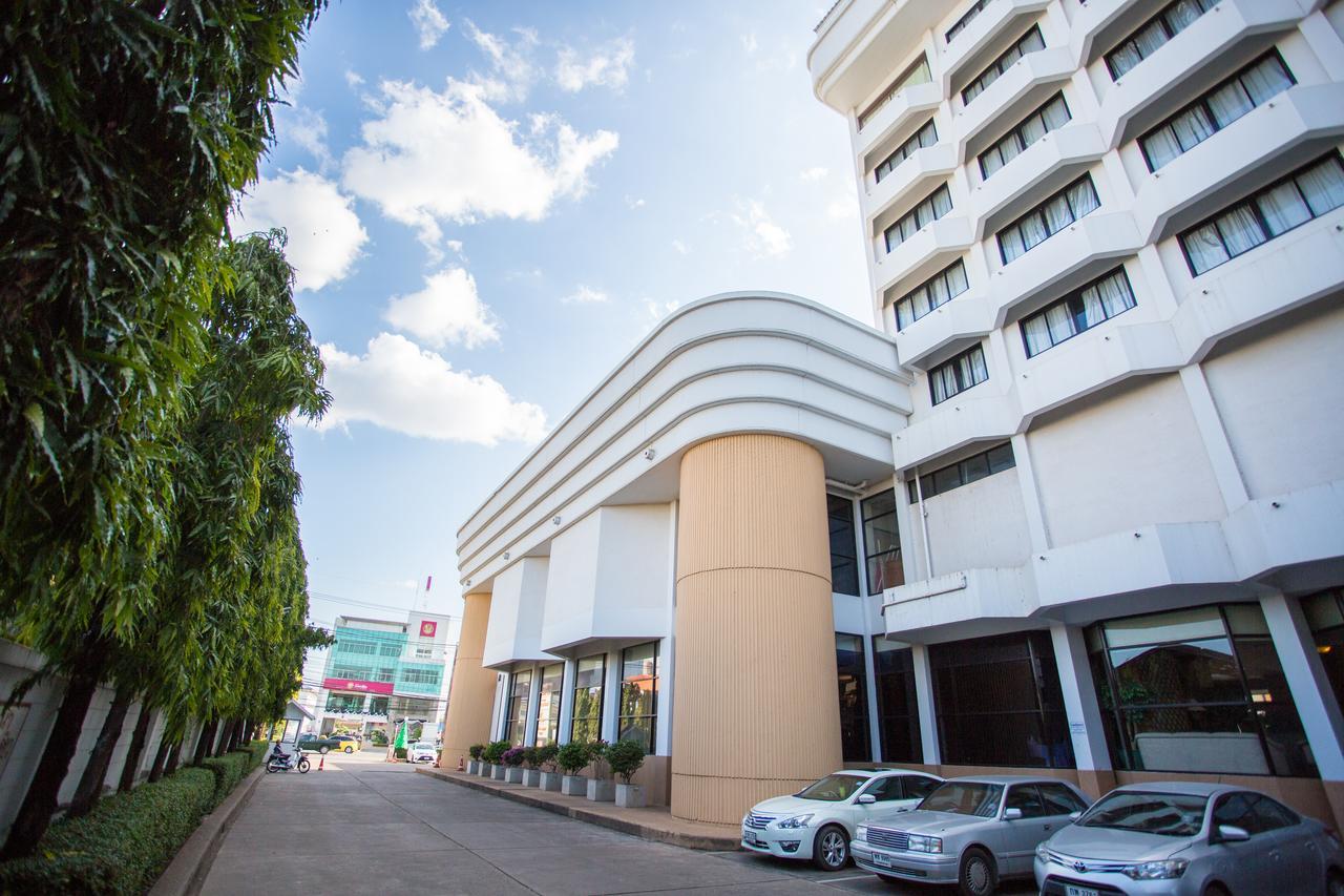 Seeharaj Hotel Uttaradit Bagian luar foto