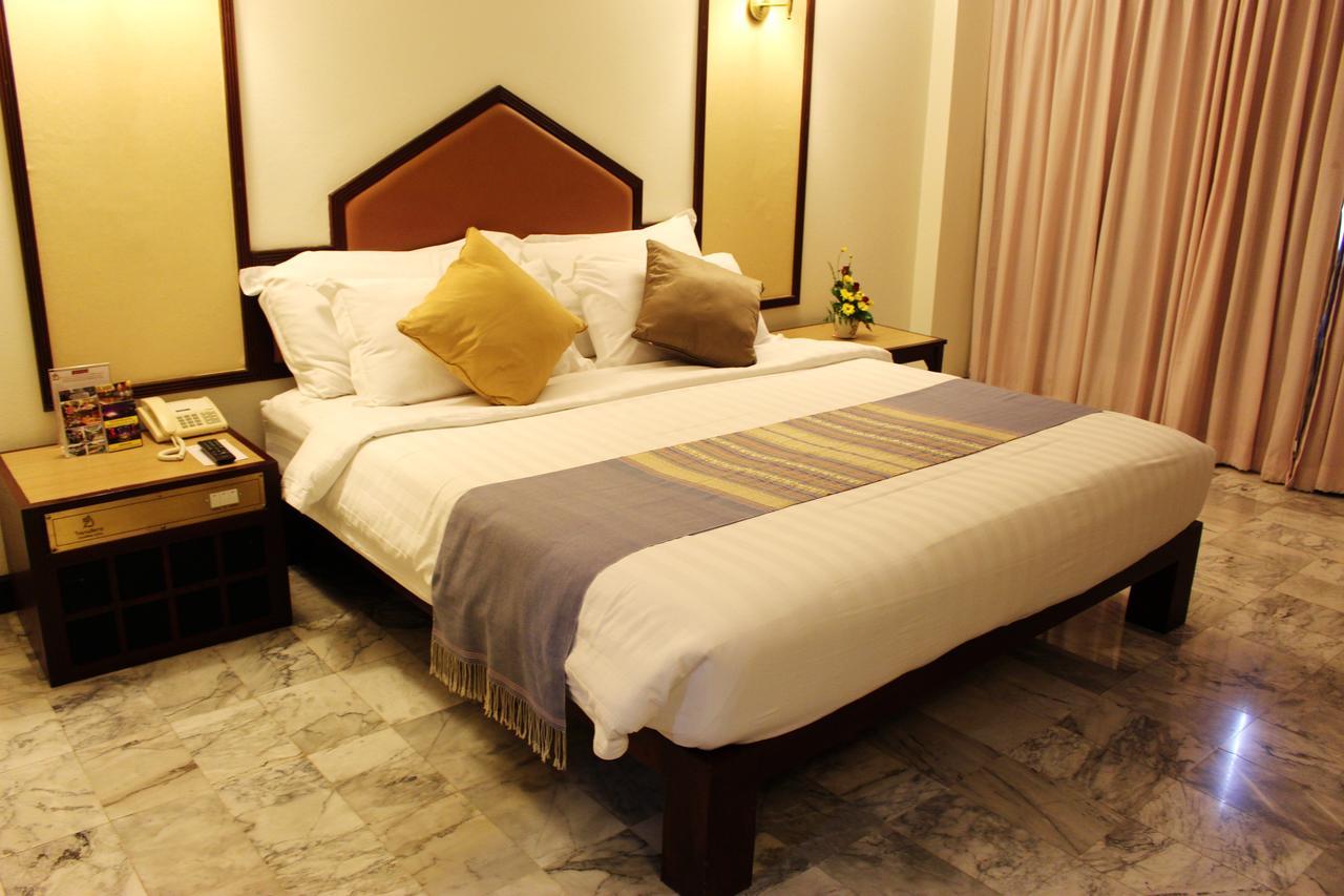 Seeharaj Hotel Uttaradit Bagian luar foto