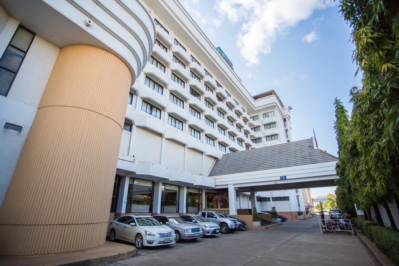 Seeharaj Hotel Uttaradit Bagian luar foto